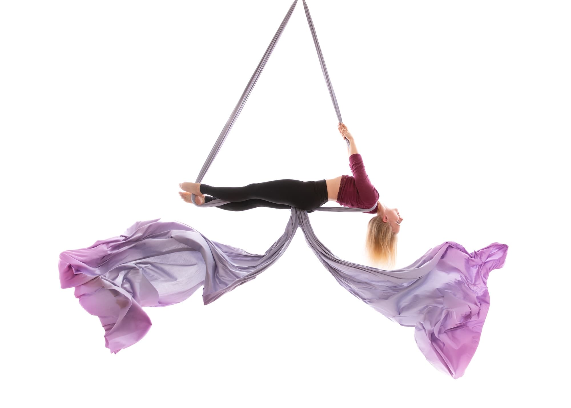 Aerial Silks — horizontální póza